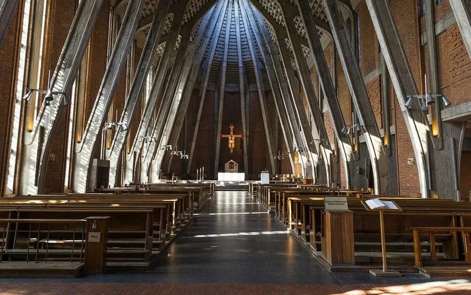 Czy jest limit osób w kościele? Poznaj aktualne zasady i obostrzenia