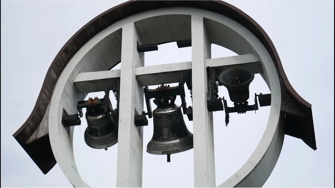 Dlaczego biją dzwony w kościele o 21? Odkryj ich głębokie znaczenie