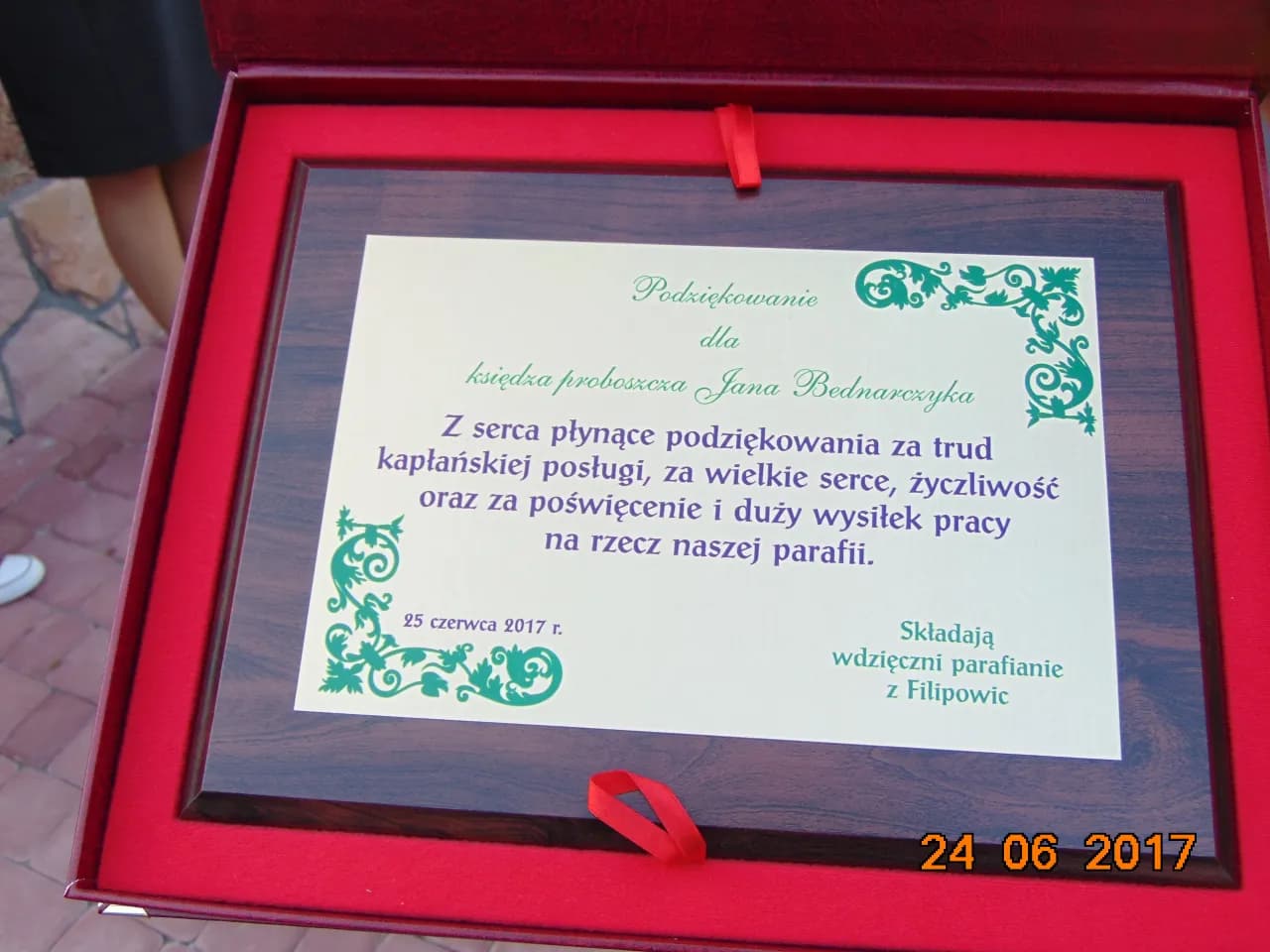 Jak pięknie pożegnać księdza z parafii? Poznaj gotowe przykłady przemówień