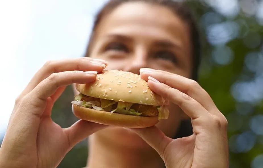 Zasady spożywania mięsa w piątek dla katolików - co musisz wiedzieć