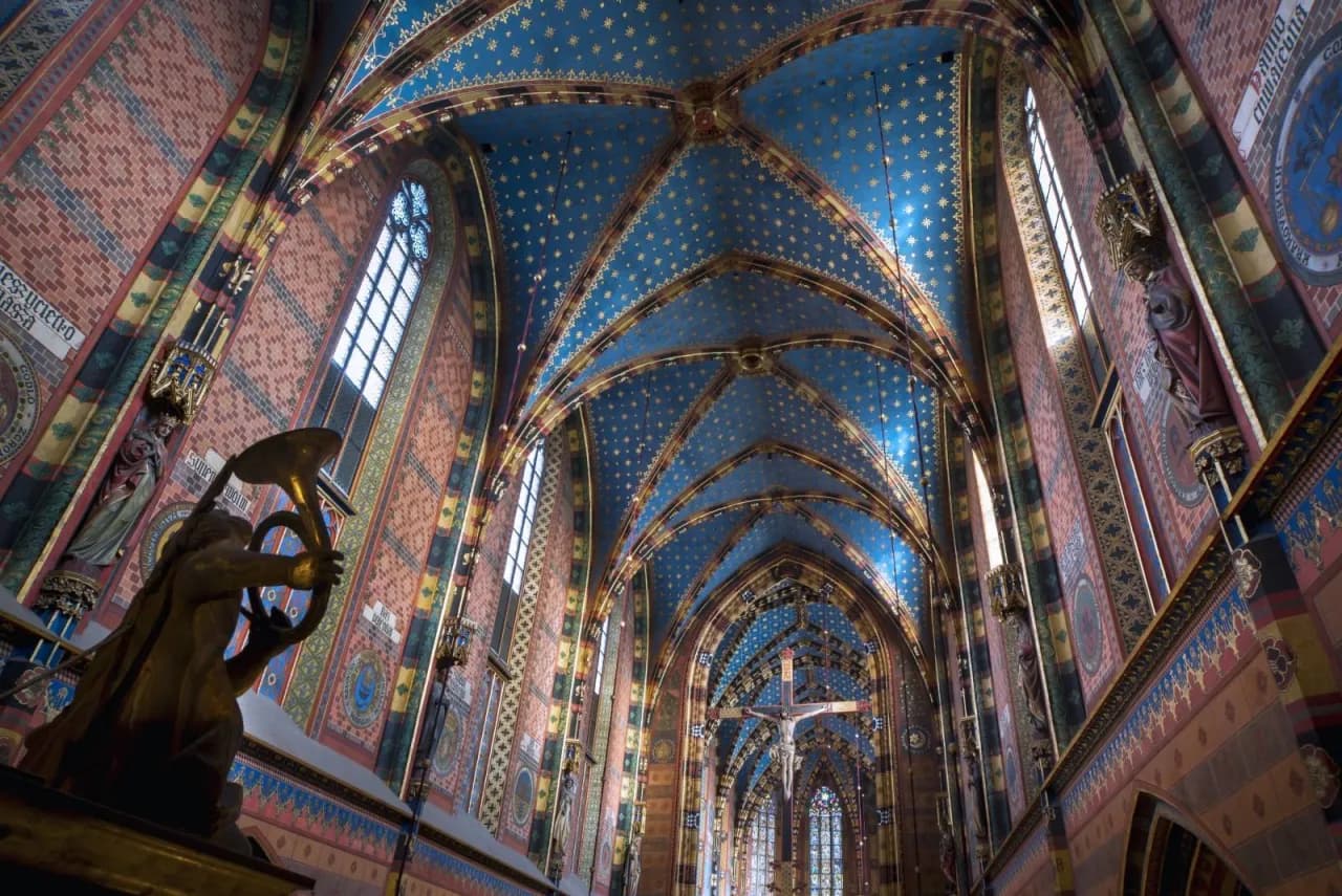 Gdzie jest kościół mariacki? Odkryj jego niezwykłą lokalizację w Krakowie