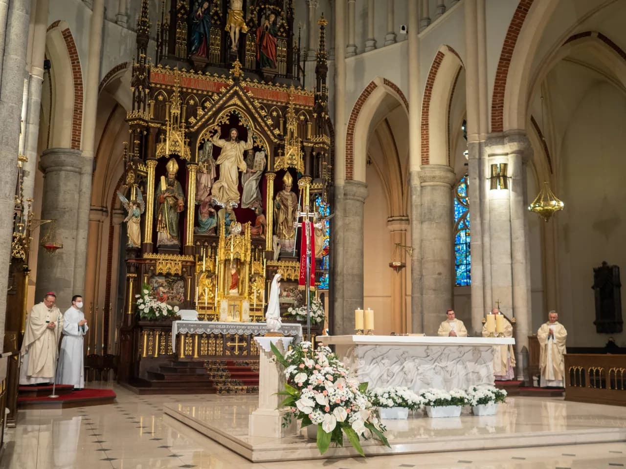 Czy 2 maja trzeba iść do kościoła: Poznaj prawdę o tym święcie w Polsce