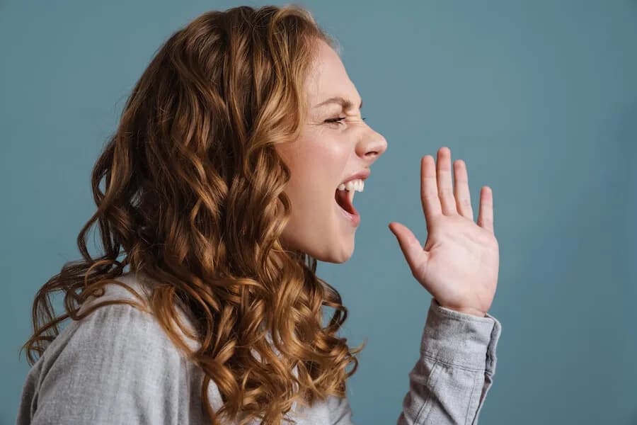 Czy przeklinanie to grzech - poznaj stanowisko Kościoła w tej sprawie