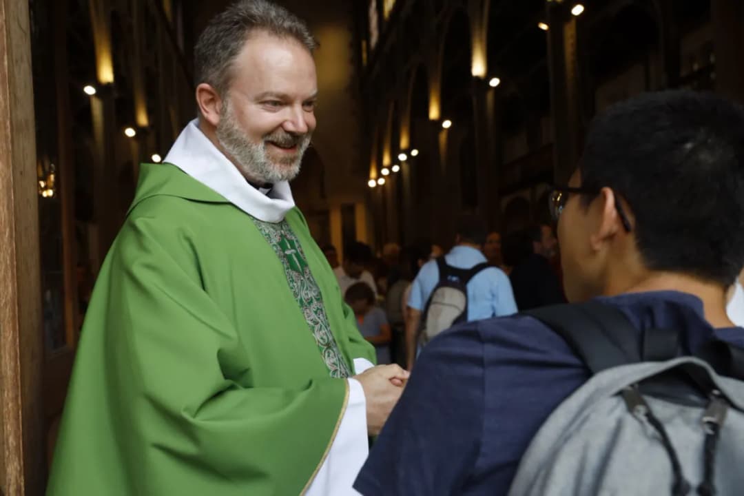 Jak zwracać się do księdza i innych duchownych - zasady savoir-vivre