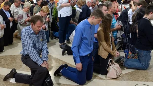 Kiedy żołnierz klęka w kościele - zasady i obowiązki ceremonialnej służby