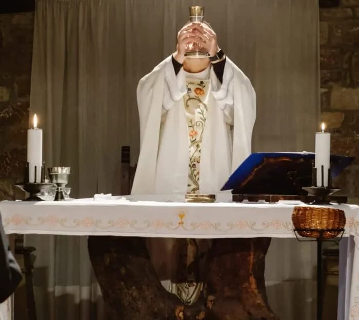 Wszystko co musisz wiedzieć jak zostać księdzem: powołanie i wymagania